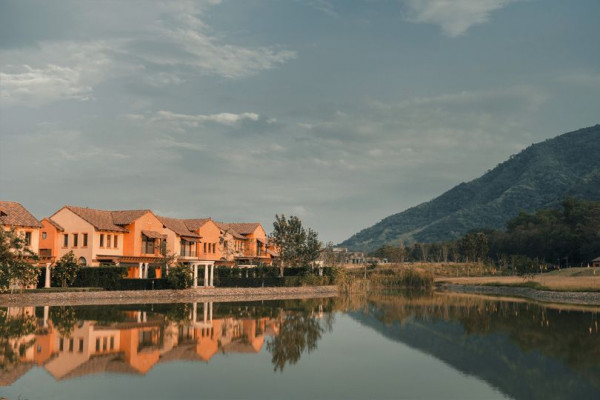 Toscana Valley lake and twilight