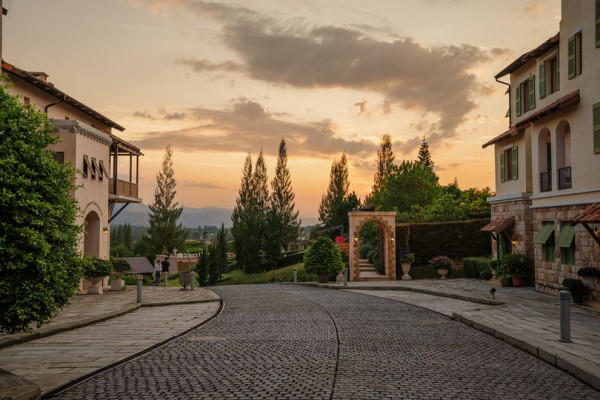 Toscana Valley 1 person the Villa d Este twilight and the Arno River