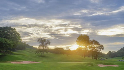 At dusk, a signature hole Par3,15th.