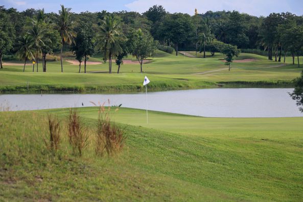 Lake View Resort amp Golf Club golf golf cart and golf course-3