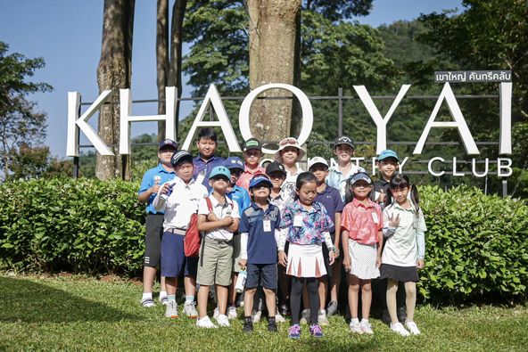 Khao Yai Country Club 8 people people golfing and เขาใหญ่ คันทรีคลับ KHAQYA YAI CLUB