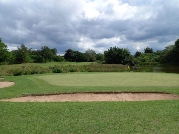 Panoramagolfclub grass golf course and nature