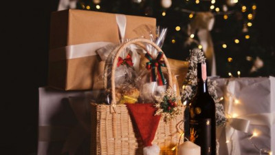Festive season is calling. Kirimaya Hamper A very special gift for you and your loved ones on the occasion of Christmas and New Year.