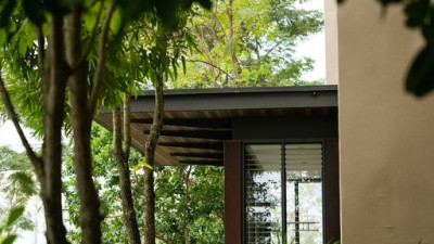 The architecture of Kirimaya is not only designed to be a perfect blend with the surrounding natural elements, but also to facilitate those with physical conditions. We value all people equally, and mean for them to move around the place to relish the nat