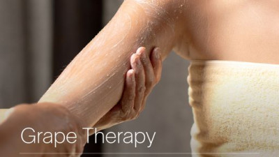 Leave your skin supple and glowing with Polyphenols, essential nutrients that lightly exfoliate the skin to combat premature aging and protect skin elasticity. Ending with the relaxing oil massage to create harmony in your body, mind, and spirit.