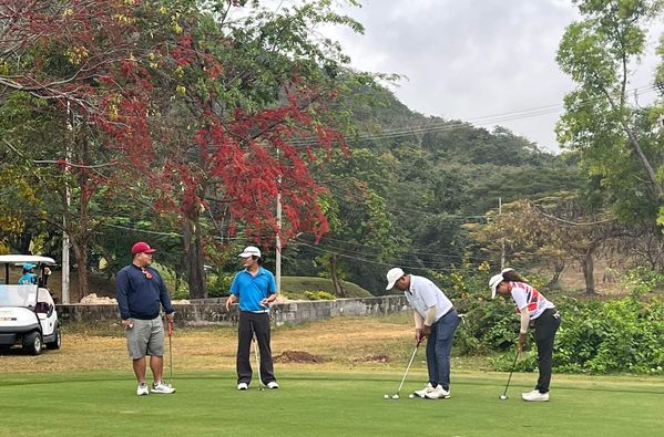 Panoramagolfclub 4 people and nature
