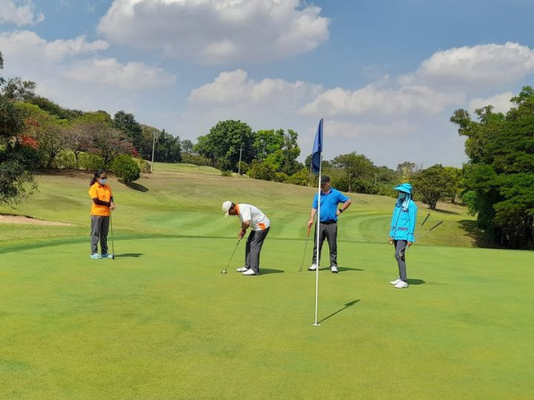 Panoramagolfclub 4 people and golf course