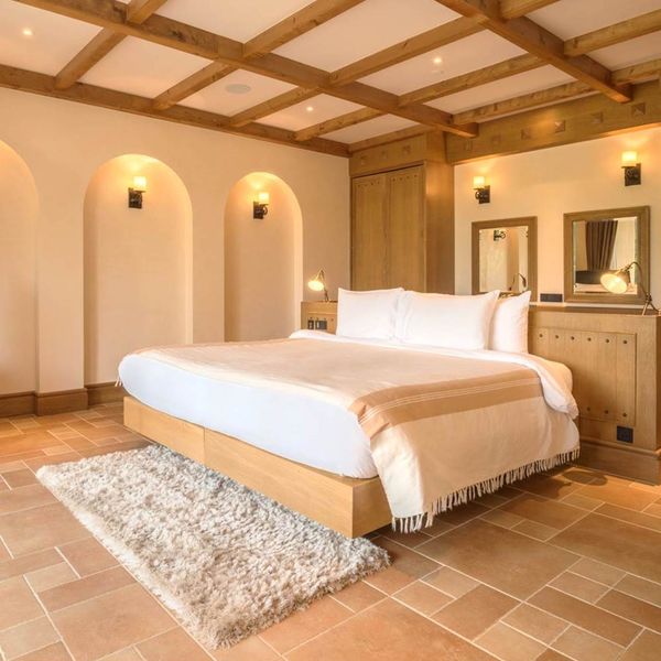 Toscana Valley bed and bedroom