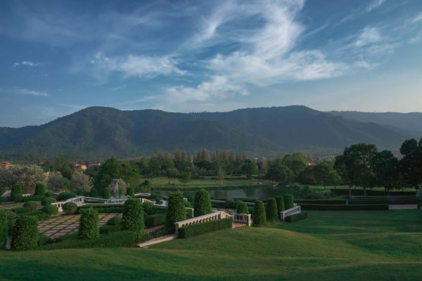 Toscana Valley horizon twilight grass and mountain