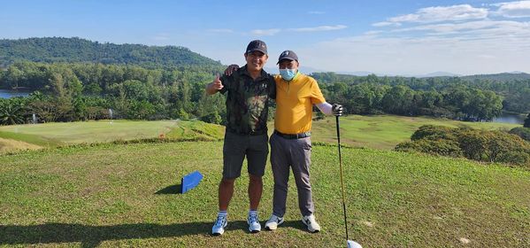 Wangjuntr Golf Park 2 people and golf course