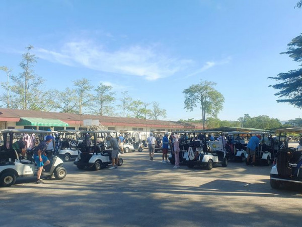 Rayong Green Valley Golf 8 people and outdoors