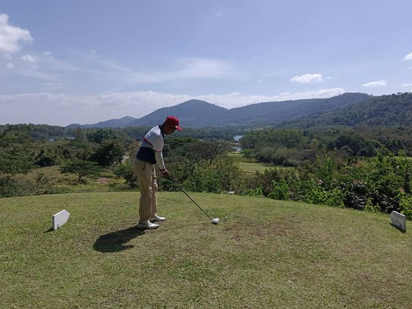 Wangjuntr Golf Park 1 person golf course and grass