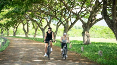 Cycle along the nature trails by the lake and get your daily dose of sunshine.