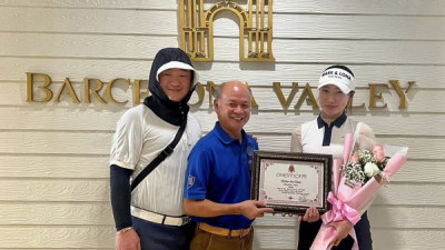 Congratulations to Miss Kim Ye Jin ,made Hole-in-one ,Hole #17 ,111 Yards St.Andrews 2000 Golf Course on 30th December 2022.