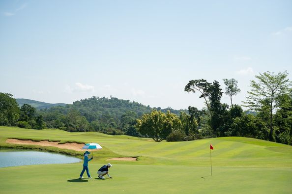 Chatrium Golf Resort Soi Dao Chanthaburi 2 people golf course nature and grass