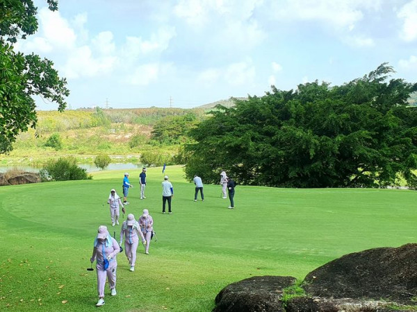 Rayong Green Valley Golf 10 people people playing sports people standing and grass