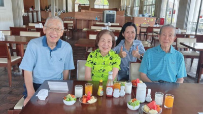 Welcome my old and strong Japanese guests 3 of them play in every early morning finish 18-hole in 3 hours.