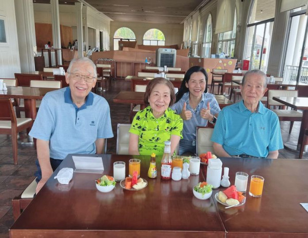 Bangpra Golf Club and Resort 4 people and indoor