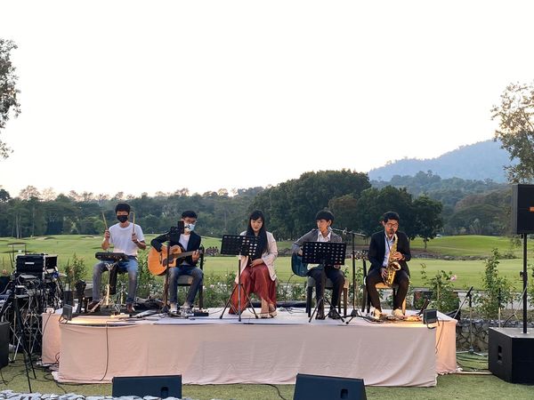 Chatrium Golf Resort Soi Dao Chanthaburi 5 people people playing musical instruments people standing and outdoors