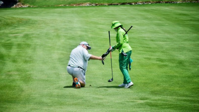 The game's best caddies have surprising game.