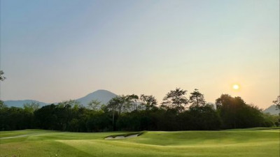 Treat yourself to a tranquil staycation at #Chatrium Golf Resort Soi Dao Chanthaburi and watch the sun go down behind the majestic mountains.  bit.ly/3H0l19