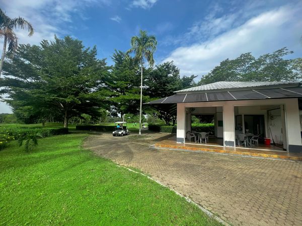 Greenwood Golf Club ต้นไม้ และ พื้นหญ้า