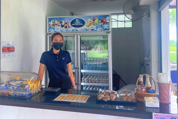 Greenwood Golf Club 1 คน ฮอตดอก และ ข้อความ