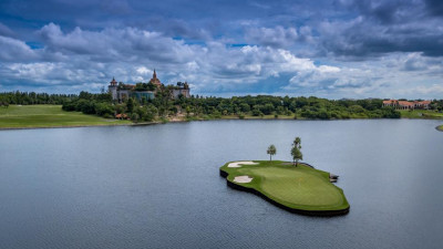 Putting green back open this weekend! After 5 months of construction work the golf course begins to open…