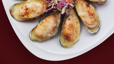 Baked Mussels with Cheese