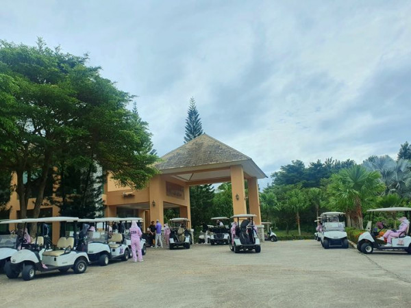 Rayong Green Valley Golf 8 people and outdoors