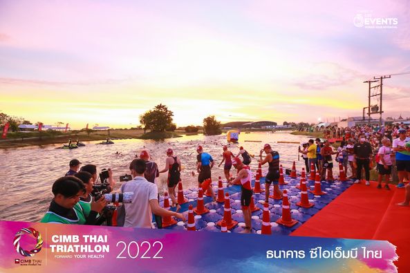 Pattana Sports Resort 4 people people standing outdoors and 5EVENTS POWER YOURP OTENTIAL CMBTH CIMB THAI TRIATHLON 2022 FORWARD YOUR HEALTH ธนาคาร ซีไอเอ็มบี ไทย