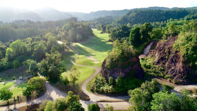 Overlooking Putting Green through Hole No.9