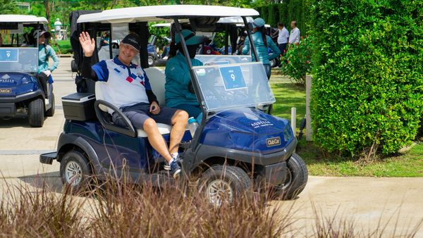 7 people golf buggy and outdoors 7 people golf buggy and outdoors
