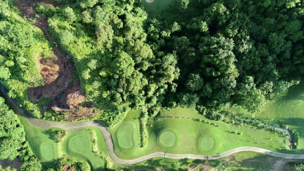 Red Mountain Golf Club Phuket Thailand nature and golf course