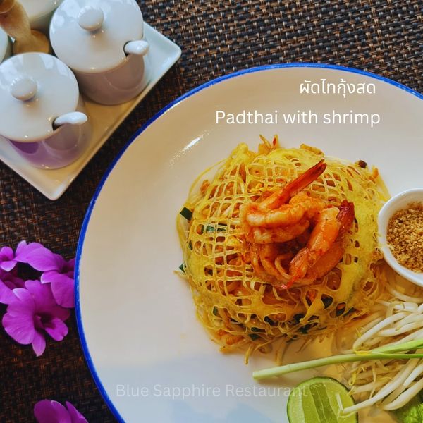 Katathong Golf Resort amp Spa chow mein noodles and ผัดไทกุ้งสด Padthai with shrimp Blue Sapphire Restauran