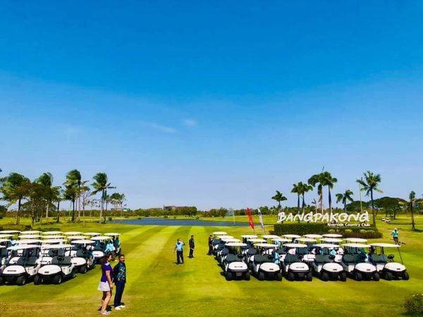 Bangpakong Riverside Country Club 4 people and grass
