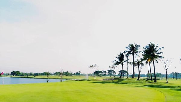 Bangpakong Riverside Country Club grass and nature