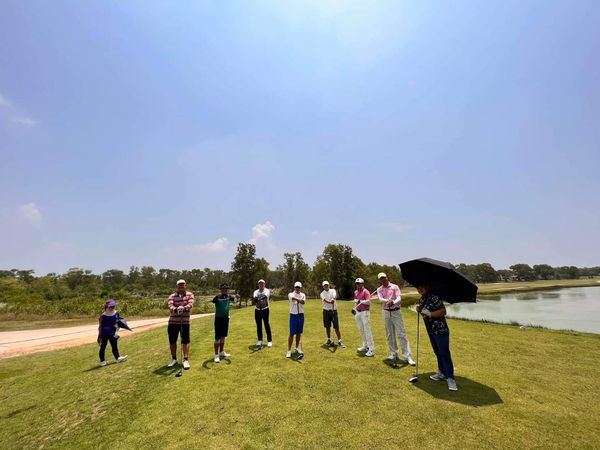 สนามกอล์ฟ 331 Golf Club 9 people people golfing grass and golf course