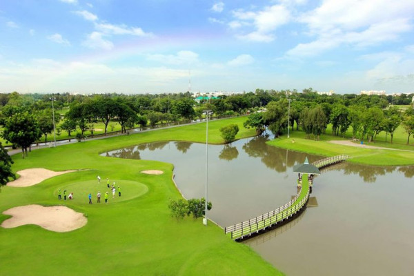 ศูนย์พัฒนากีฬากองทัพบก รามอินทรา 1 person golfing golf cart and golf course